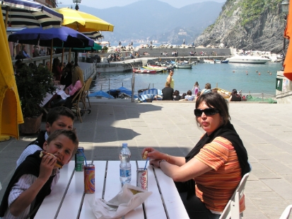 P4150147.JPG - Break Pizza avant le retour en train