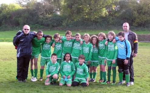 PA240029.JPG - En haut : Jonathan (Coach), Julien, Abdoula, ..., Hussein, Maxime, Amaury, Giorgia, Justin,  Antoine, Justin , Ludovic (délégué)       En bas: François, Helias, Aymeric